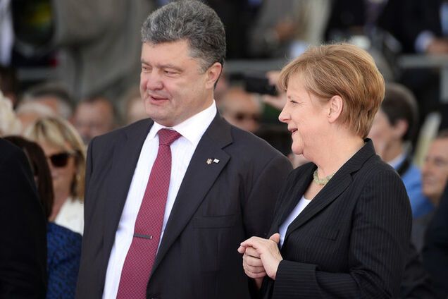 Порошенко рассказал Меркель о нарушениях террористами мирного плана