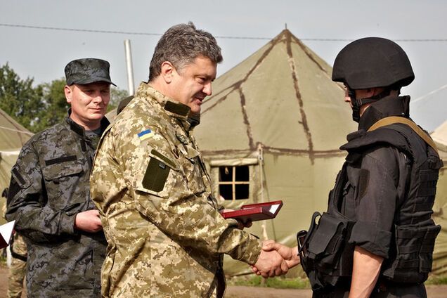 Порошенко пожаловался Баррозу, что ситуация на Донбассе не улучшается