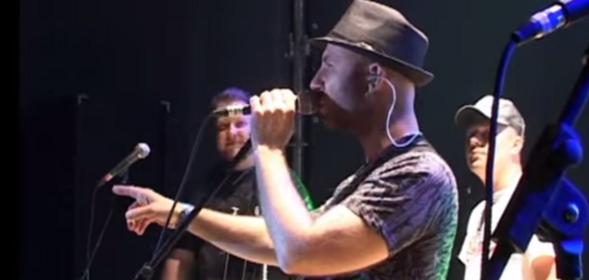 Украинская группа 'Mad Heads' присоединилась к флеш-мобу и публично исполнила хит о Путине