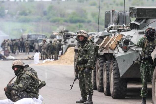 Під Слов'янському терористи напали відразу на три блокпости АТО