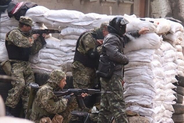 Боевики продолжают обстреливать блокпосты военных, есть раненые