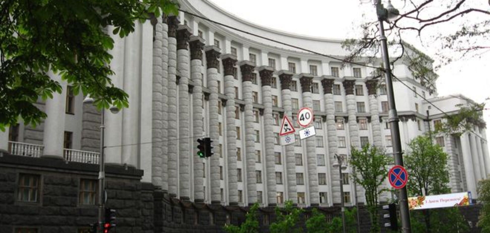 Кабмин предлагает Раде разрешить ему в экстренных случаях принимать распоряжения путем опроса министров