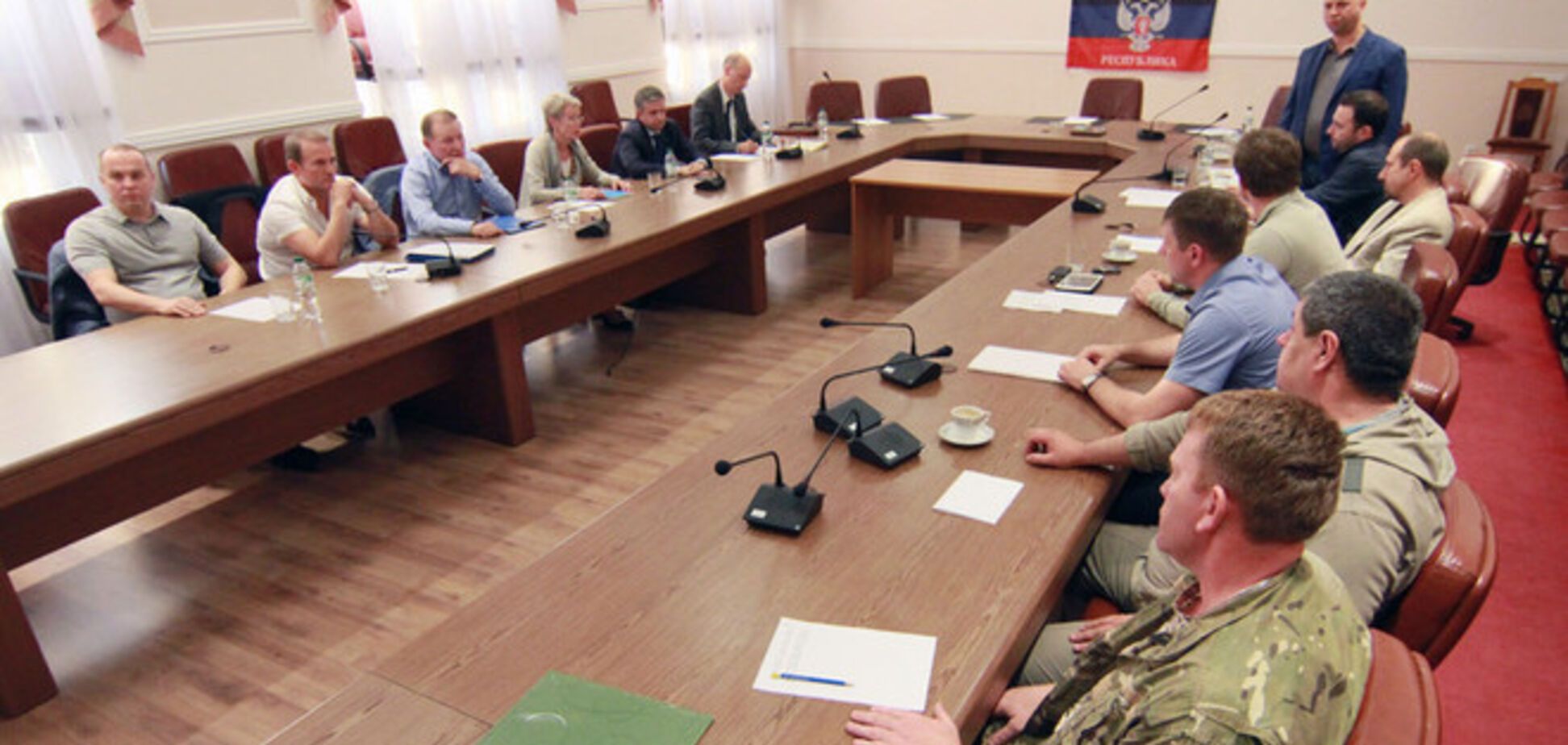 Переговори з перемир'я: Зурабов заперечує, що це переговори, Царьов відшив журналістів