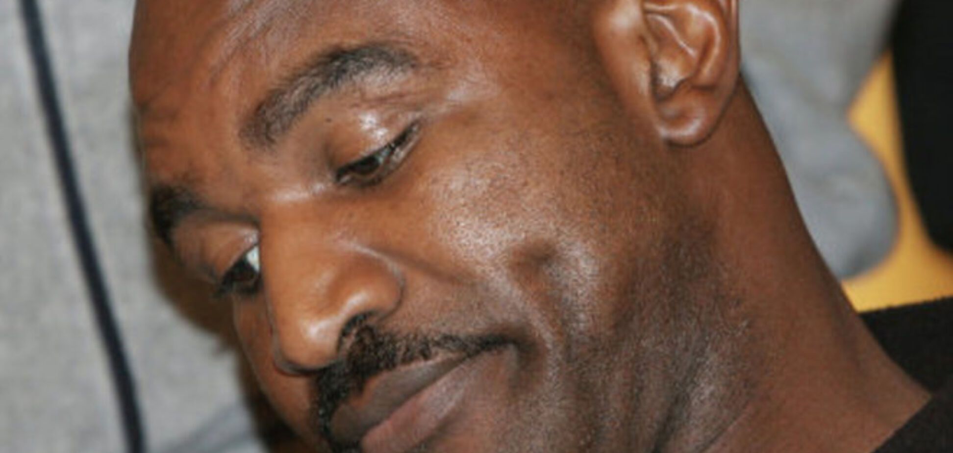 Пострадавший от укуса Тайсона Холифилд с иронией высказался о выходке Суареса