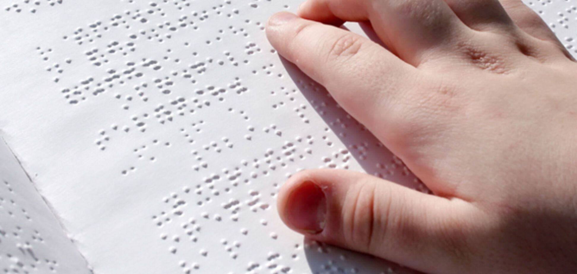 Американцы изобрели перчатки для чтения шрифта Брайля