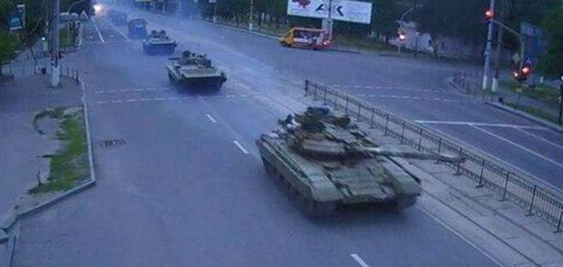 В Луганск на рассвете зашли танки без опознавательных знаков