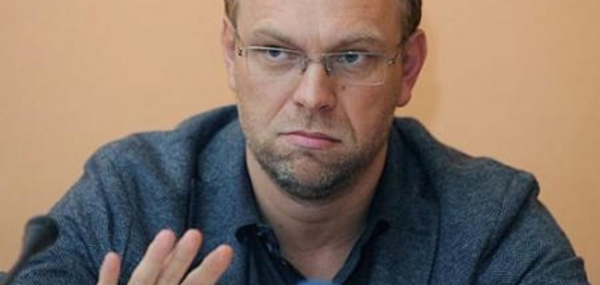 Нардеп Власенко отобрал у Окунской паспорт и пытается лишить ее дома