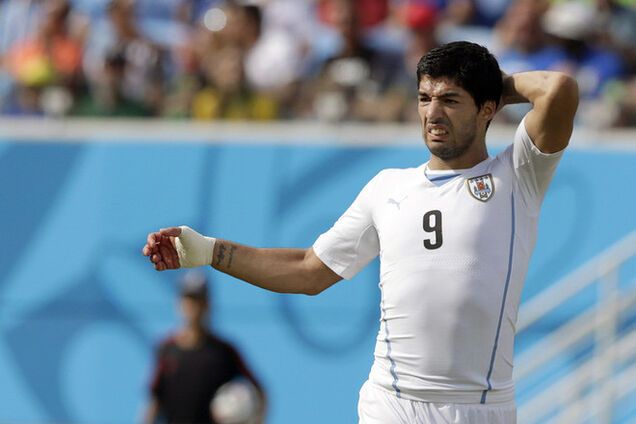 ЧМ-2014. ФИФА жестко наказала 'вампира' Суареса