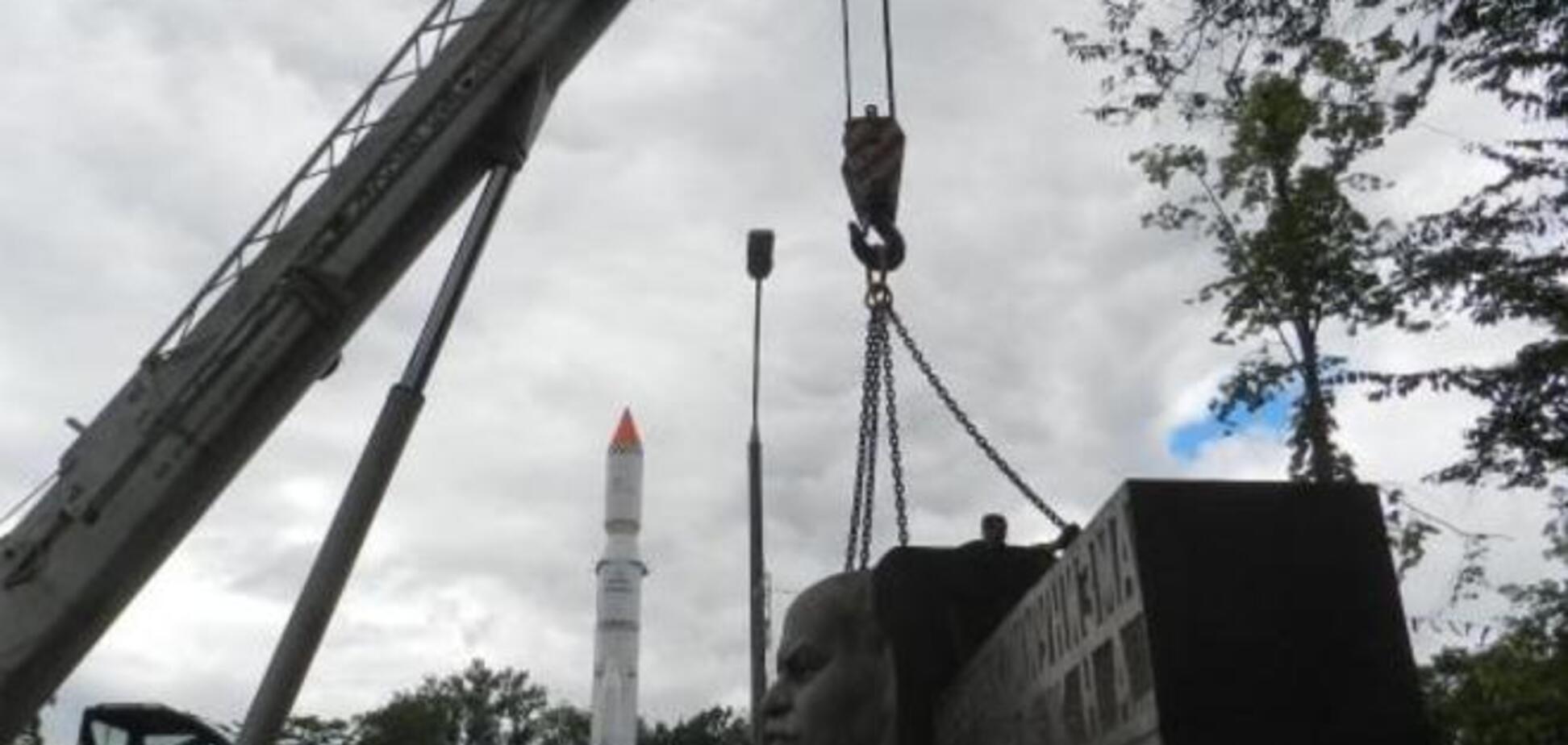У Дніпропетровську стелу Леніна замінять на пам'ятник загиблим в АТО