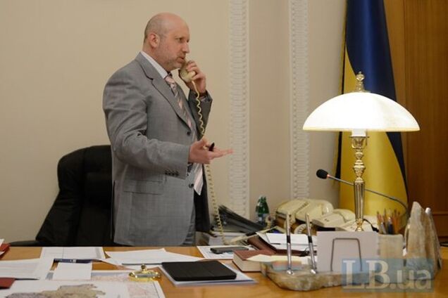 Турчинов рассказал об отказе армии воевать в Крыму