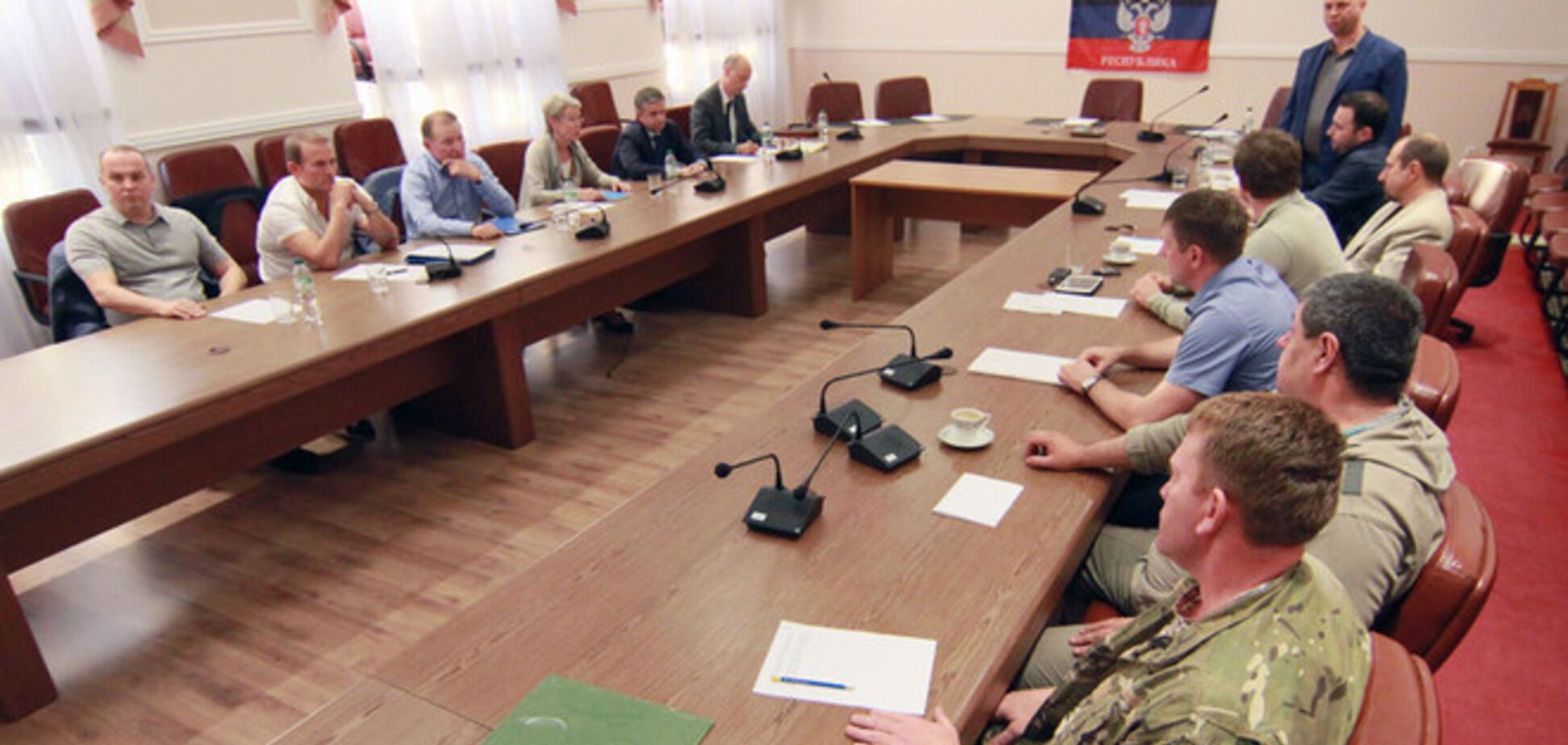 СМИ сообщили о начале второго раунда переговоров в Донецке
