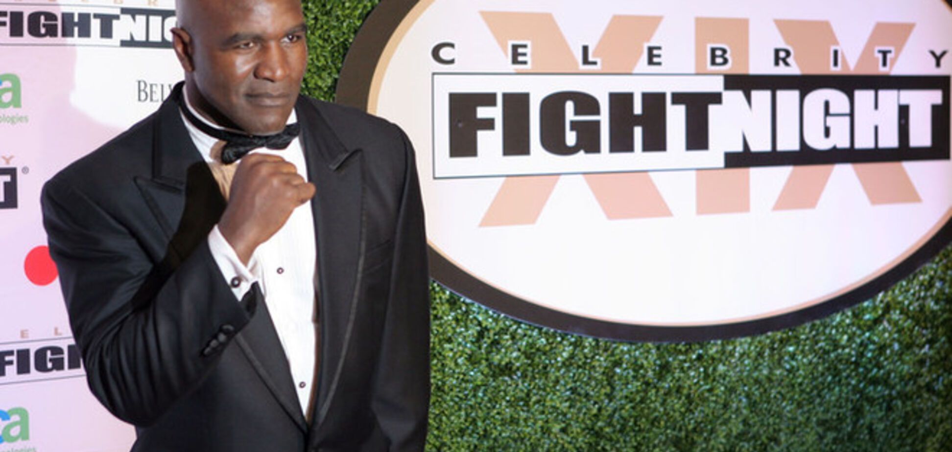 Эвандер Холифилд завершил карьеру