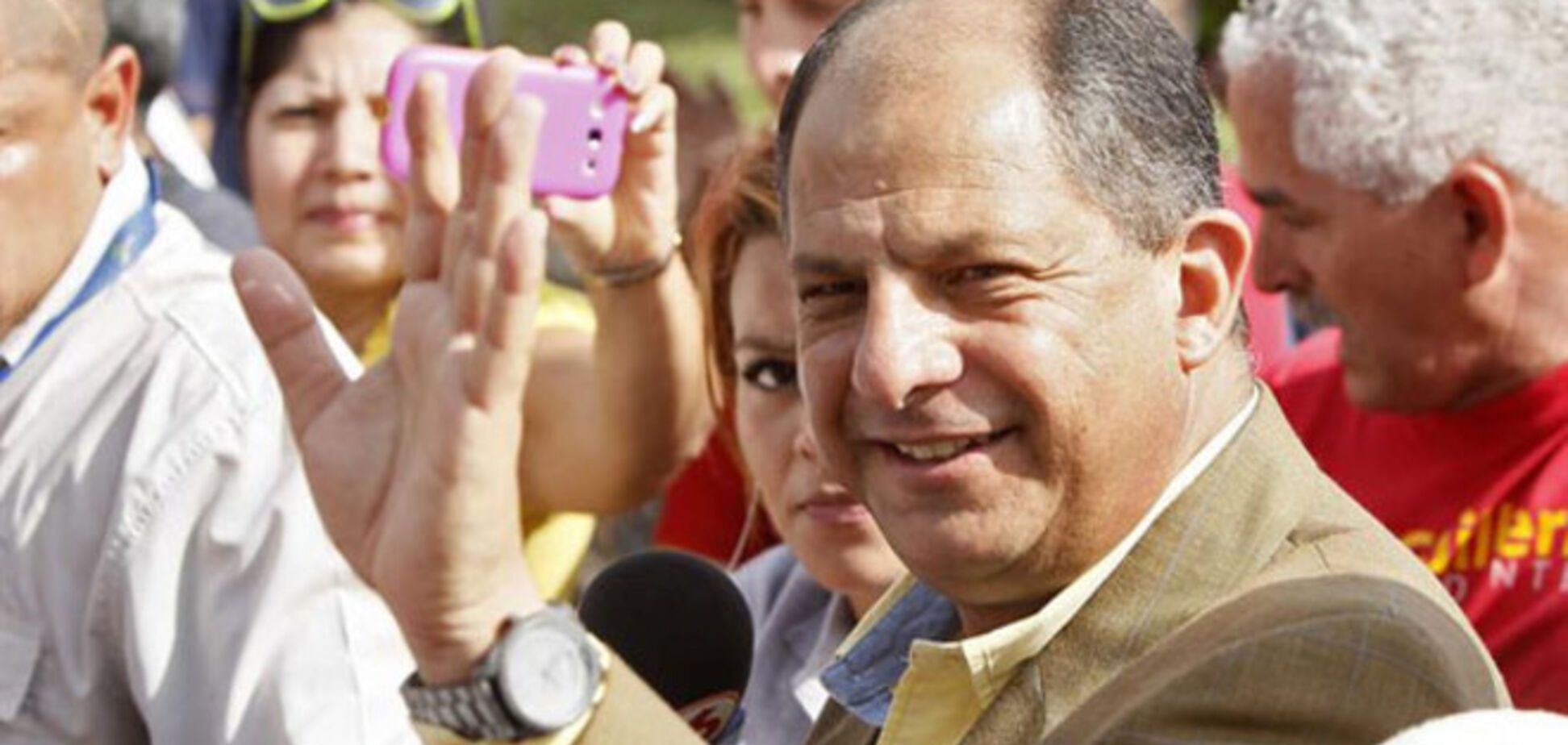 Президент Коста-Рики запретил собственный культ личности