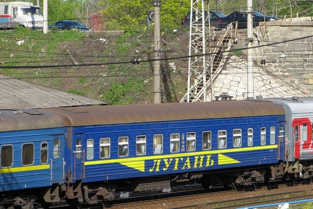 На ж/д мосту в Донецкой области произошло два взрыва