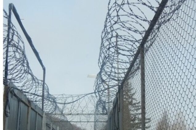 На Луганщине террористы обстреляли колонию: всех осужденных пришлось эвакуировать