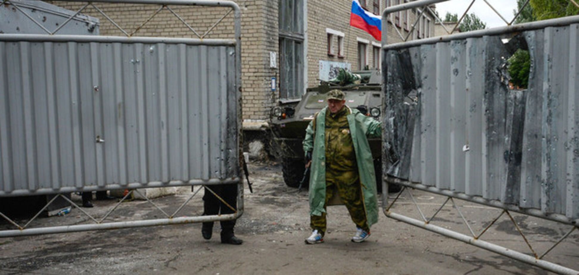 Террористы в Донецке штурмуют воинскую часть