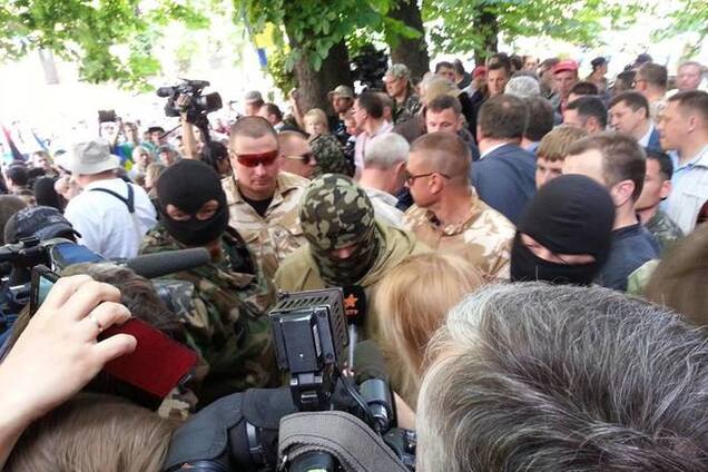 Комбат 'Донбасса': воскресное вече на Майдане может быть 'последним мирным'