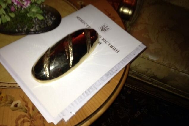 Став відомий 'виготовлювач' золотого батона Януковича