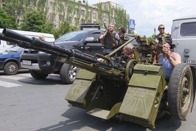 Фонд Ахметова заявляет, что вывез из Донетчины 1,4 тыс человек