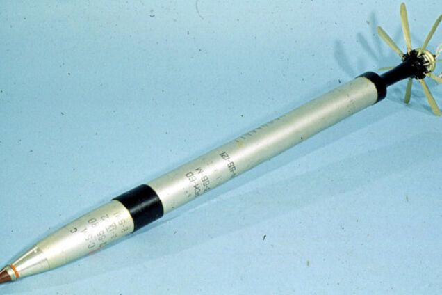 В парке напротив Луганской ОГА найдены два боеприпаса – по внешнему виду авиационные ракеты