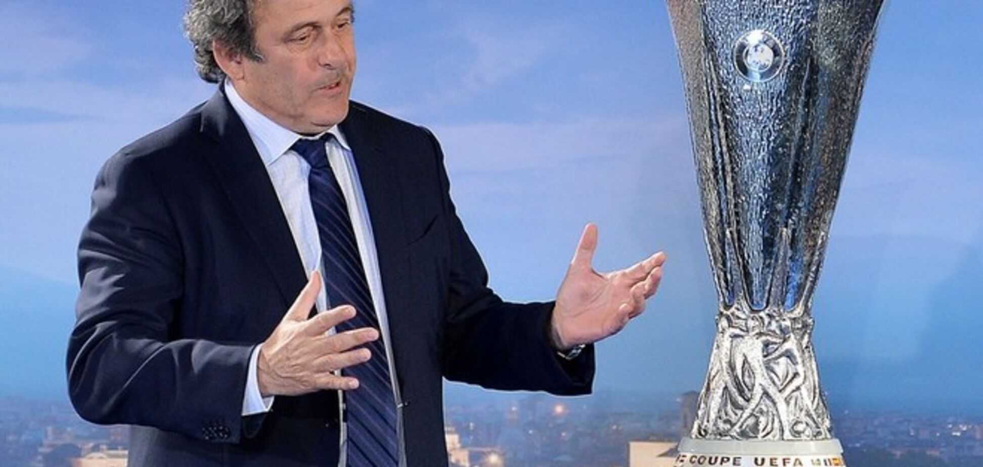 Президента УЕФА подозревают в коррупции