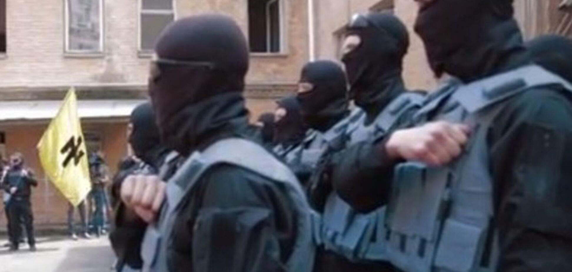 Группа 'черных человечков' отправилась на помощь батальону 'Азов'