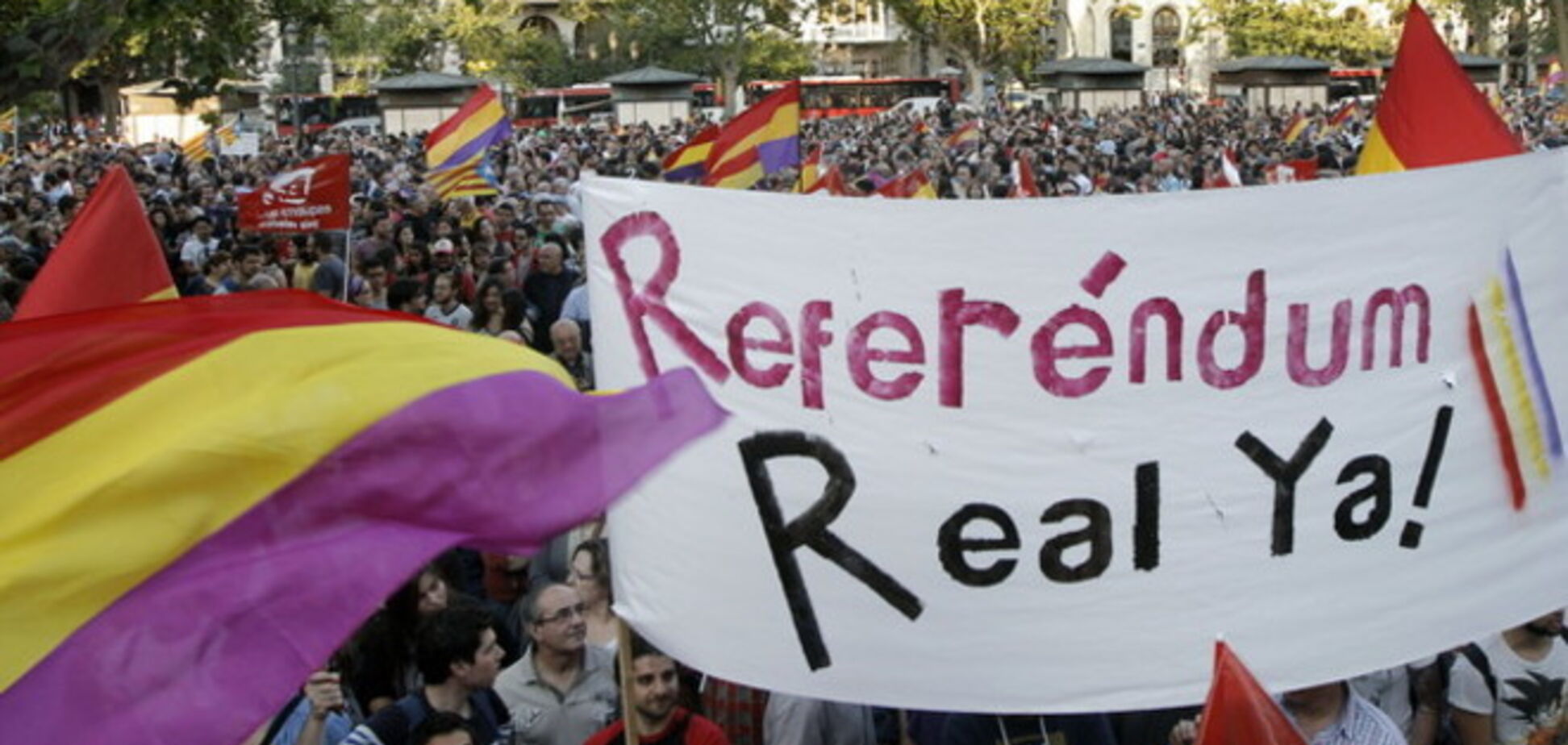 Тысячи испанцев вышли на улицы с требованием провести референдум о судьбе монархии