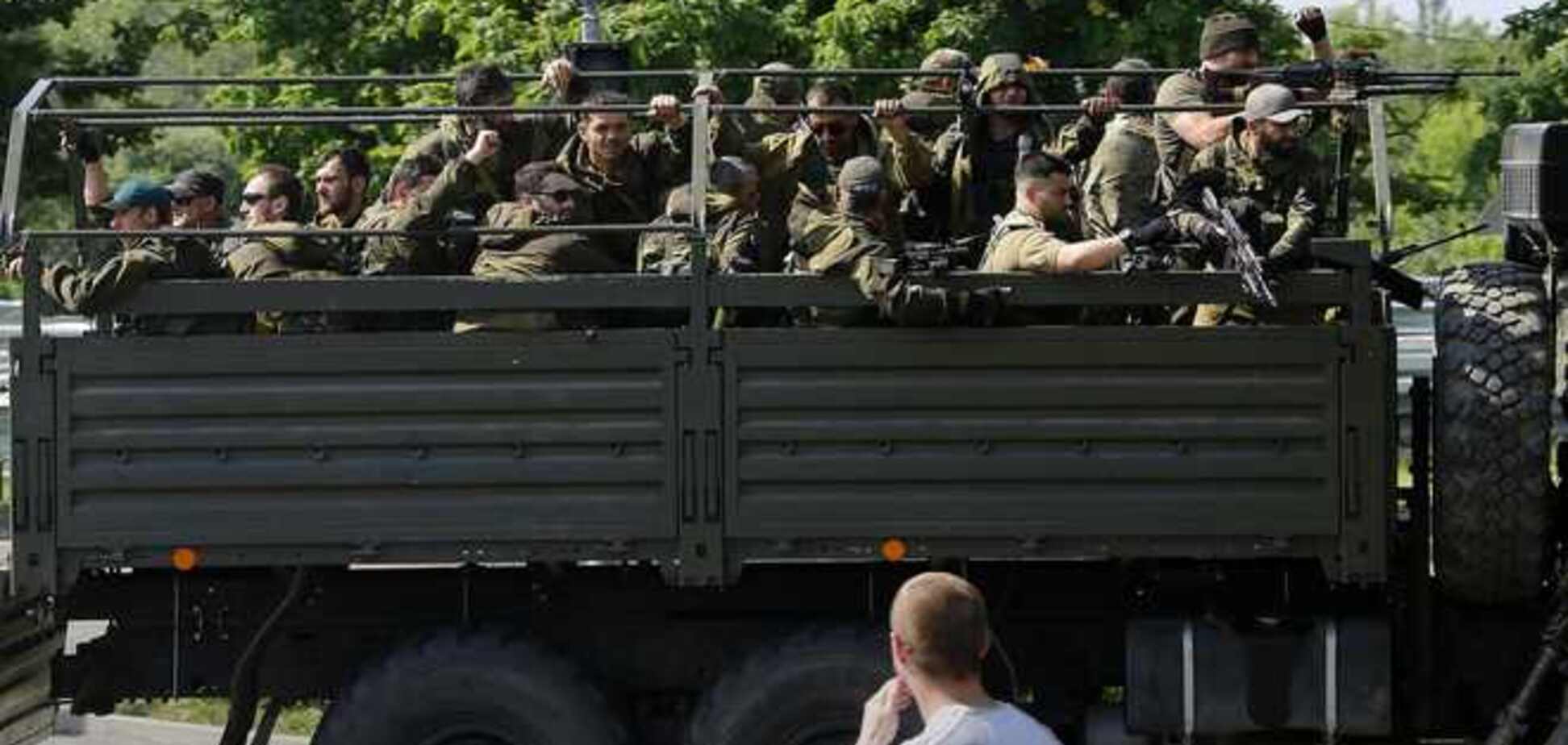 На Луганщину проникли пять БТРов и 20 грузовиков с террористами из РФ - очевидцы