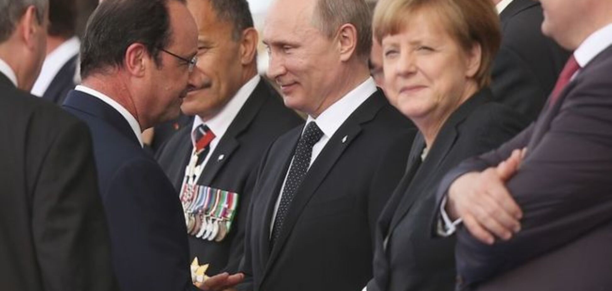 Порошенко рассказал Путину, Меркель и Олланду о несоблюдении договоренностей