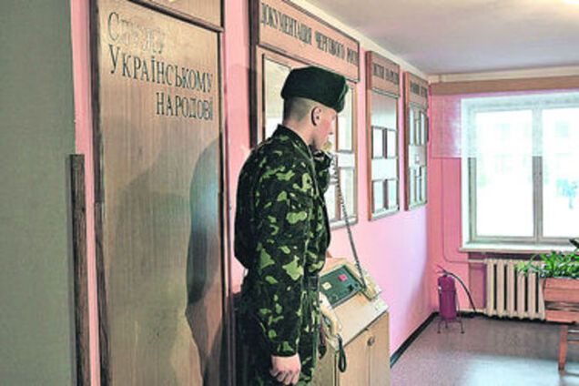 В Киеве в президентском полку на посту погиб молодой контрактник