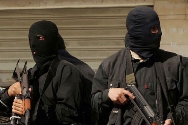 В Шахтерске террористы похитили 37 милиционеров и оружие из горотдела