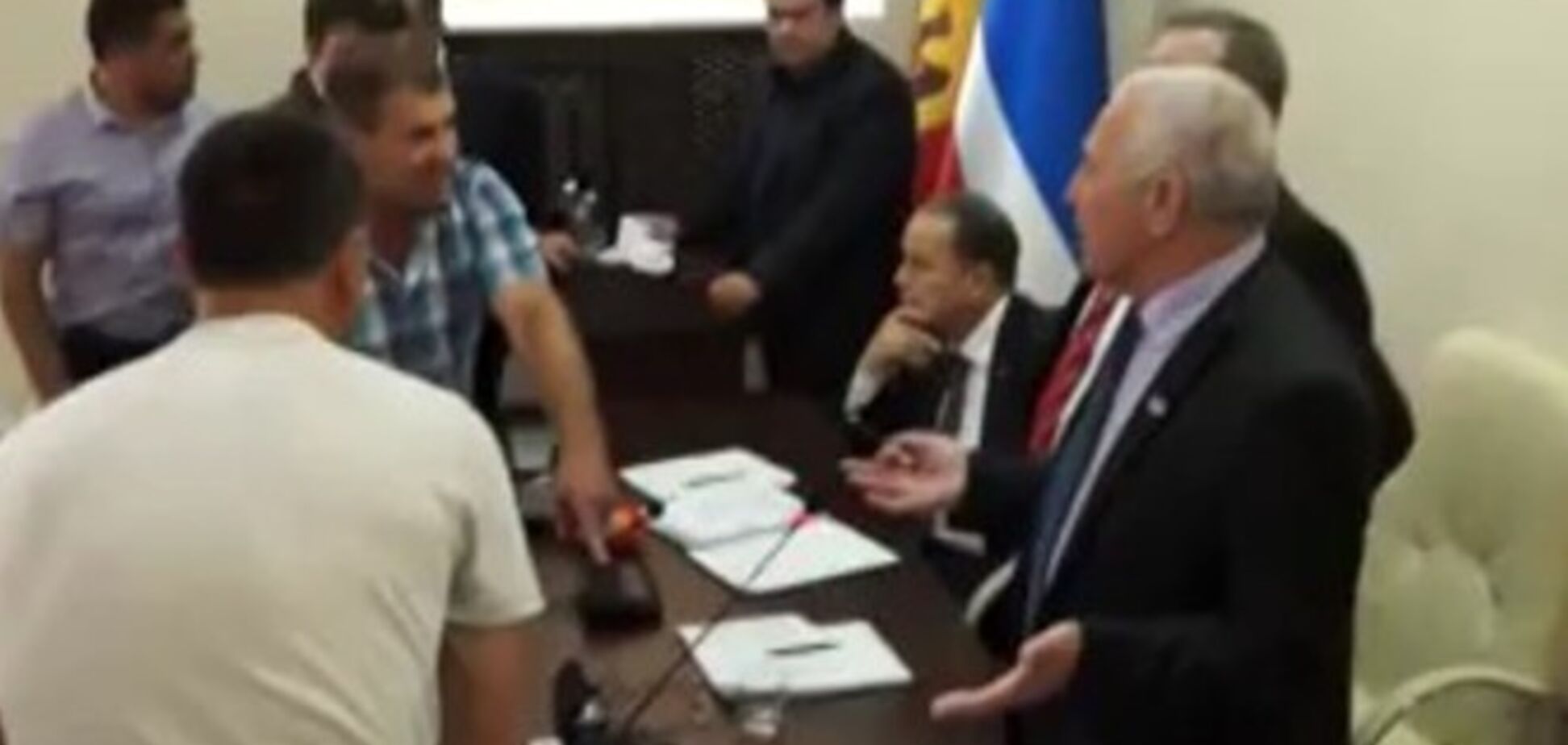 Главу Гагаузии избили на заседании парламента. Видеофакт