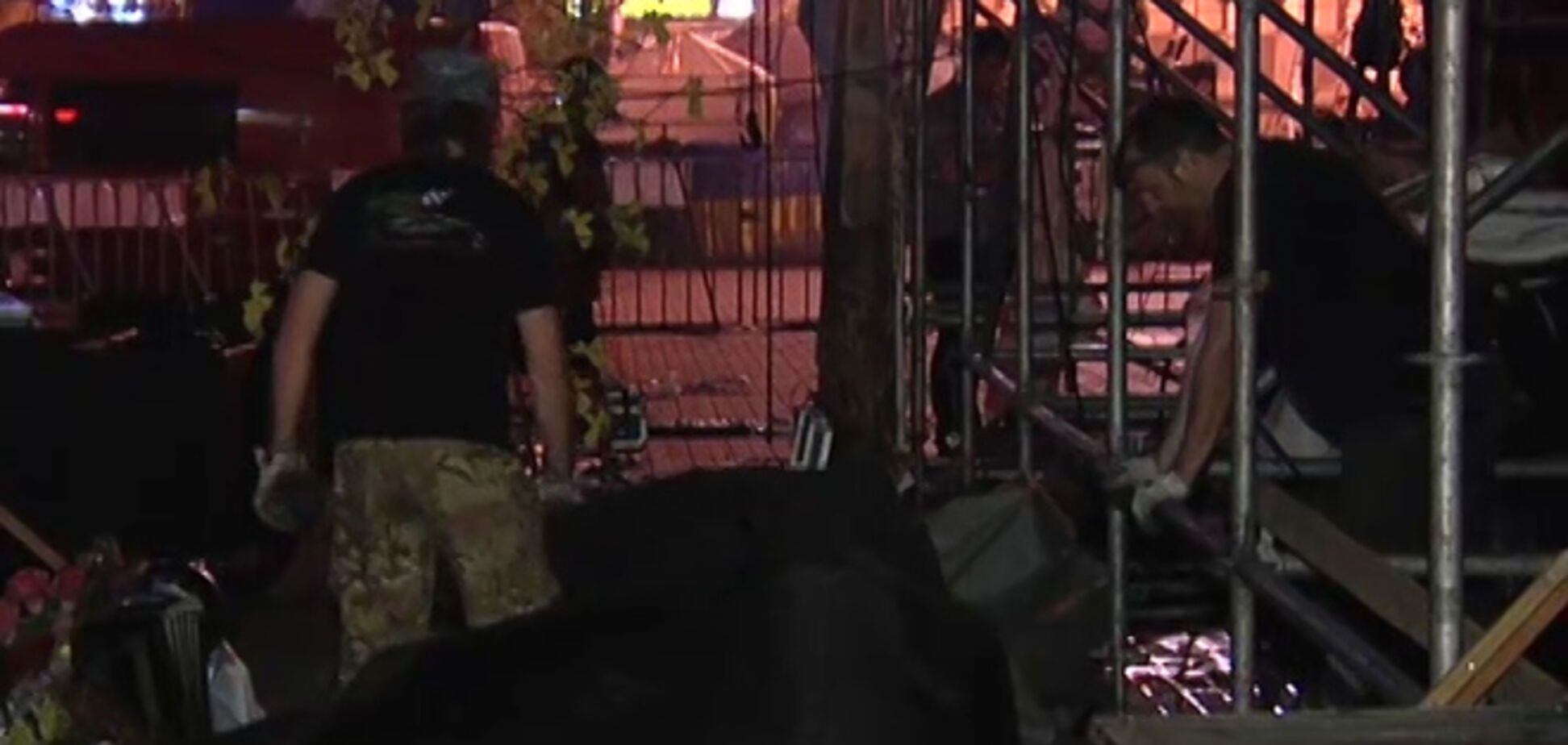 В Киеве разбирают главную сцену Майдана