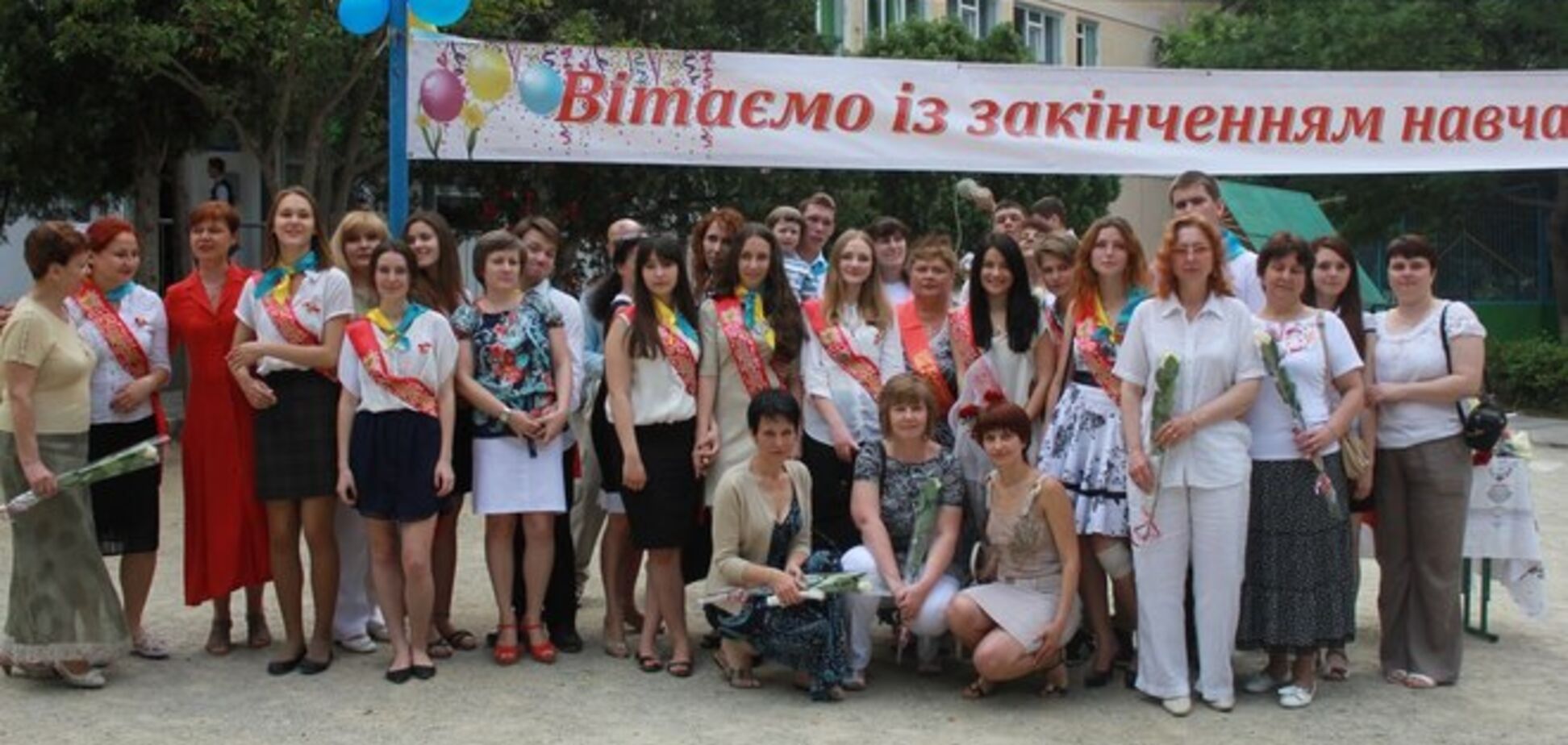 В Крыму выпускников заставили написать объяснительные за пение 'чужого гимна'