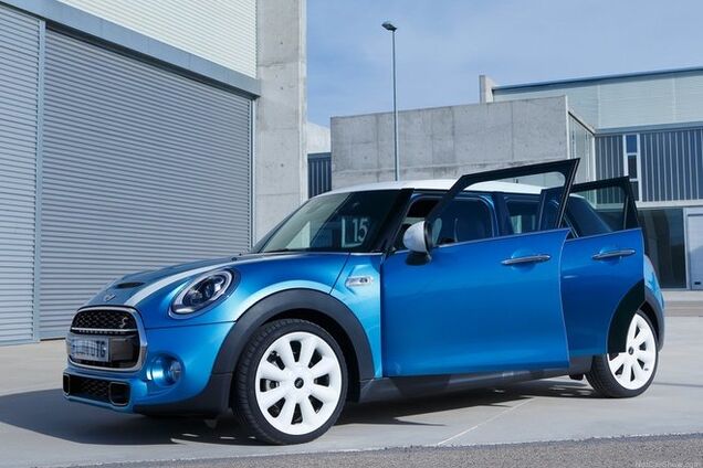 МИНИ Cooper добавили дверей