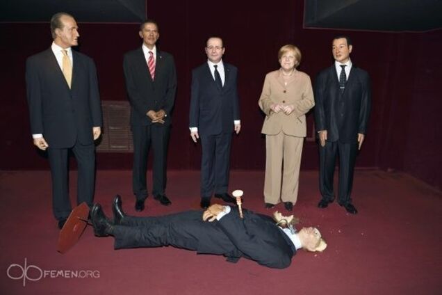 Femen встромили осиковий кіл у воскову фігуру Путіна