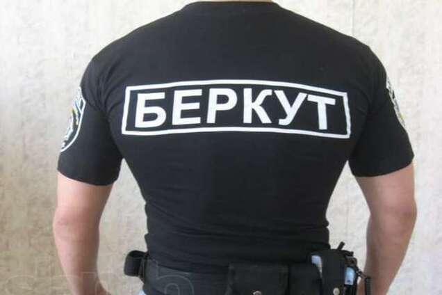 В Интернете начали продавать одежду с символикой 'Беркута'