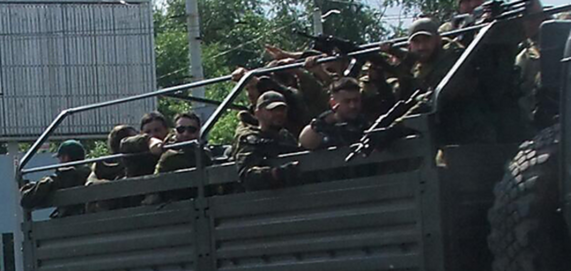 Пограничники покинули заставы, в Украину въезжают грузовики с террористами - Луценко