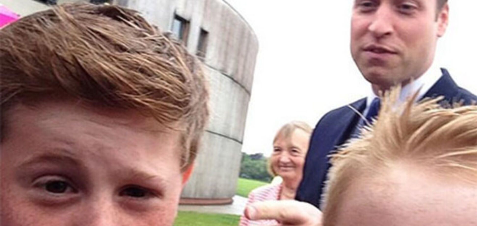 Принц Уильям стал героем школьного селфи