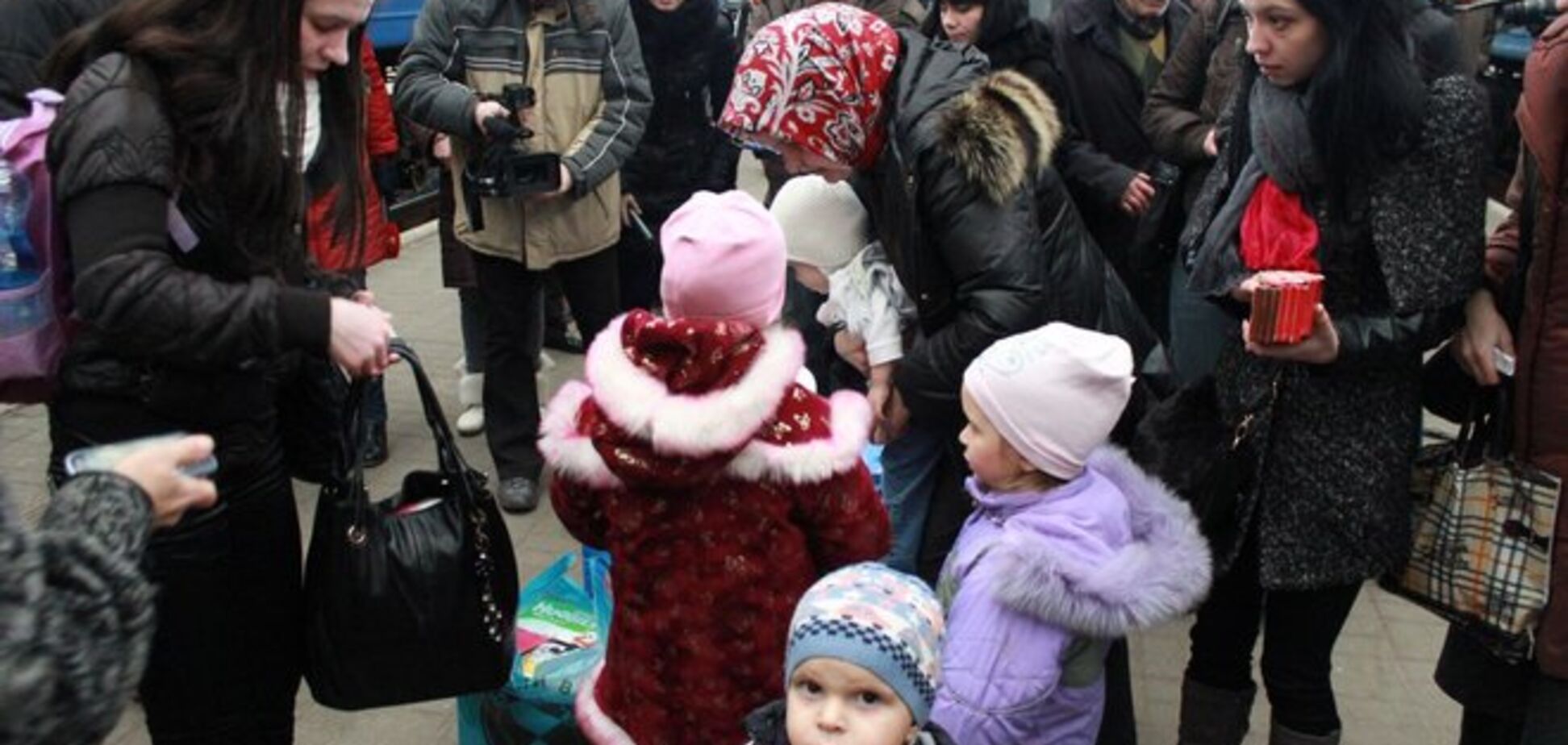 Кримські маріонетки заявляють, що взяли вже дві тисячі біженців зі сходу України