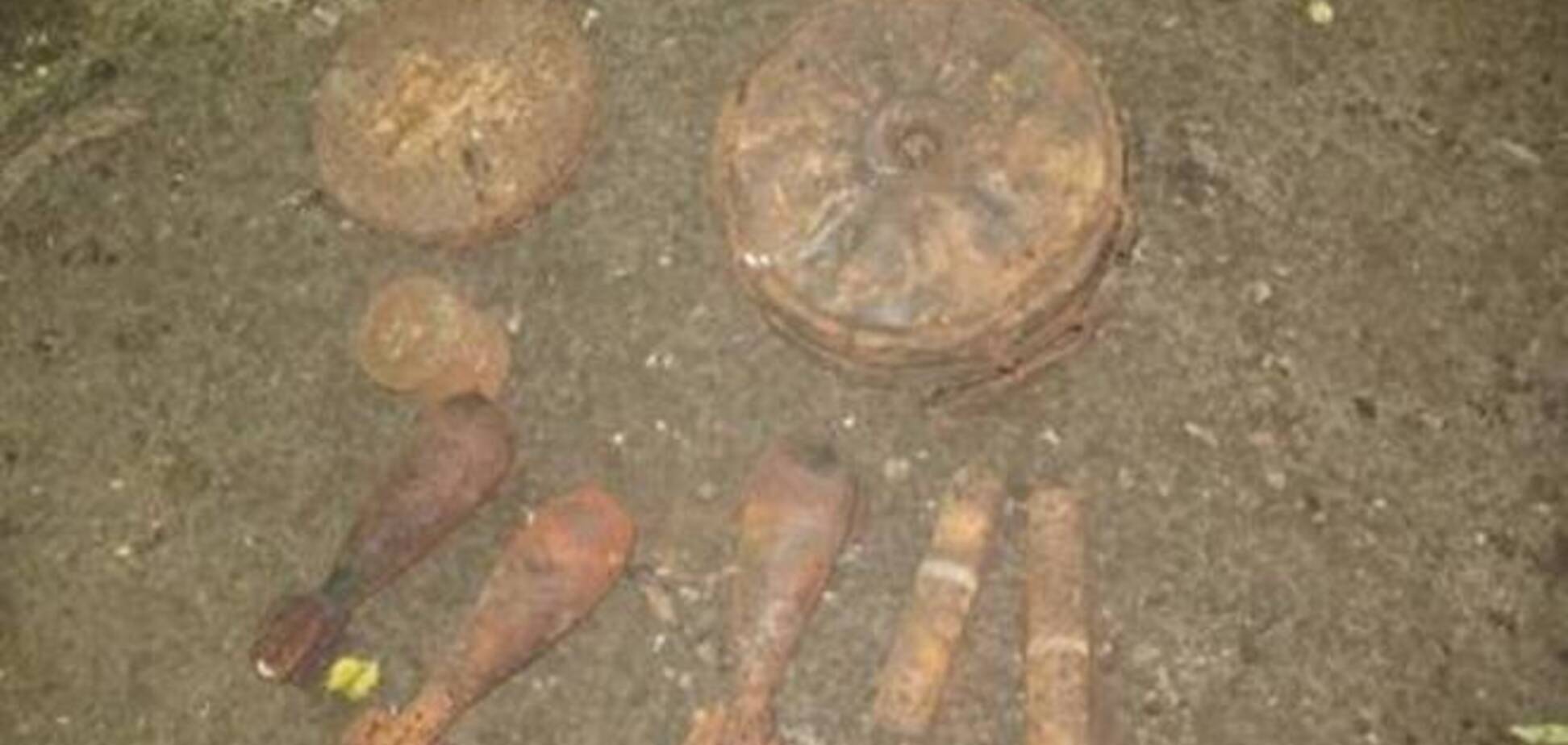 В Киеве на чердаке дома обнаружили пакет с боеприпасами