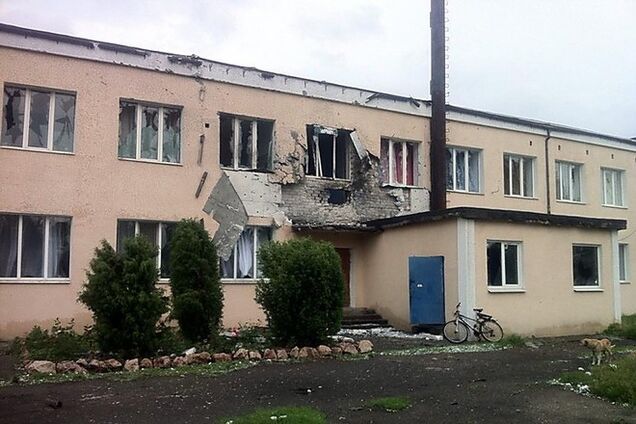 В Славянске террористы разбомбили четверть здания детского приюта