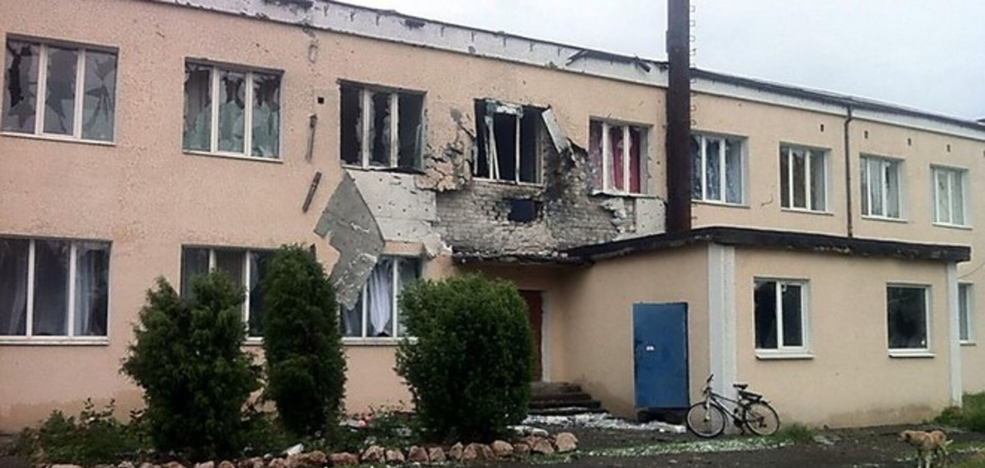 В Славянске террористы разбомбили четверть здания детского приюта