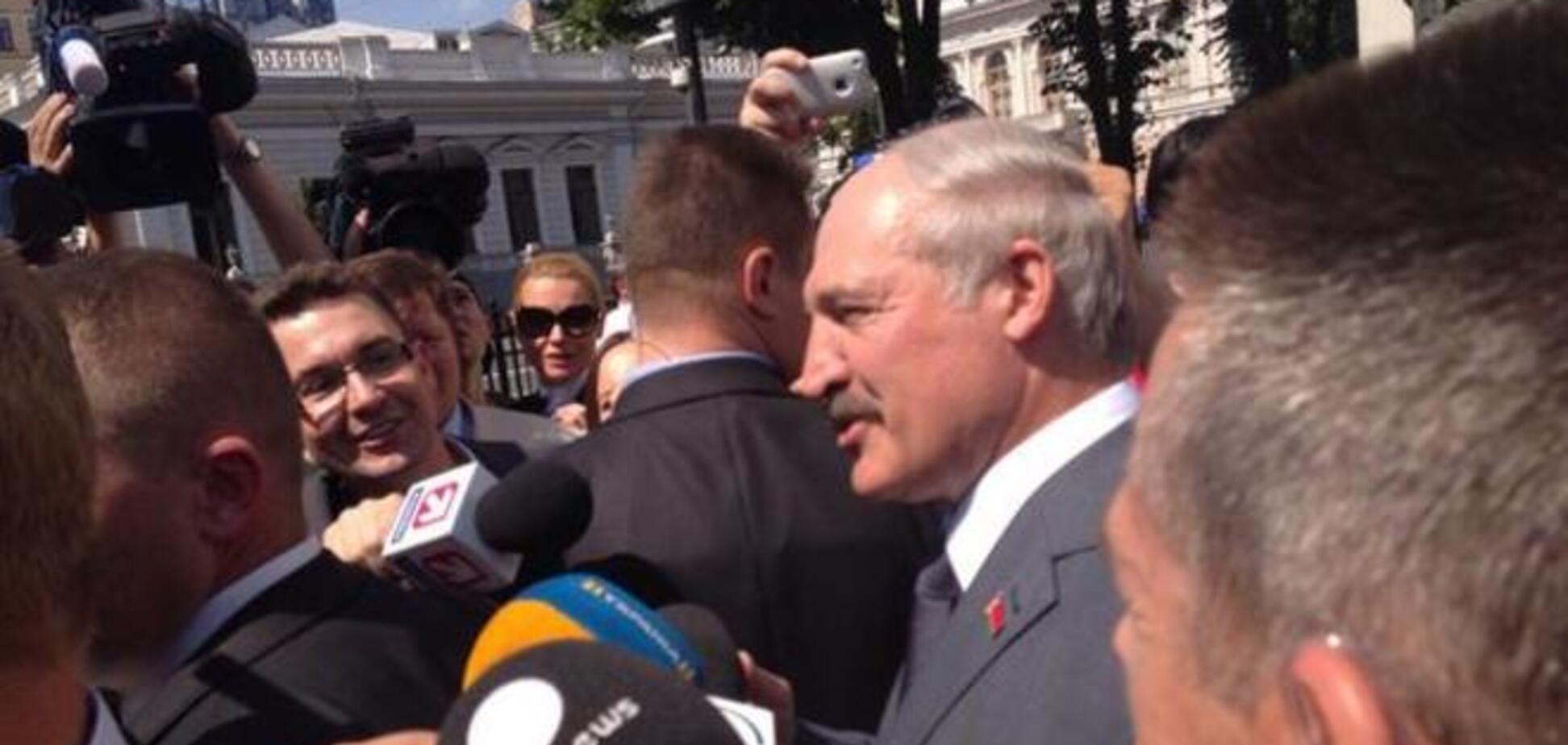 Лукашенко: я вам советую - заберите Януковича в Украину