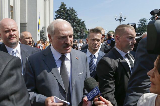В Киеве Лукашенко встречали кричалками 'Жыве Беларусь!'