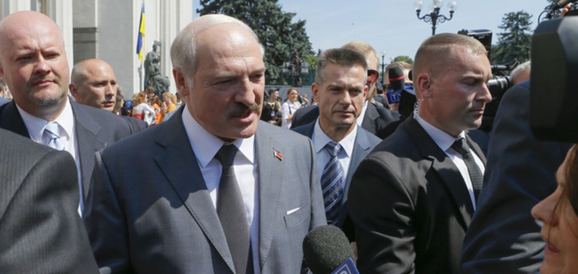 У Києві Лукашенко зустрічали кричалками 'Живе Білорусь!'
