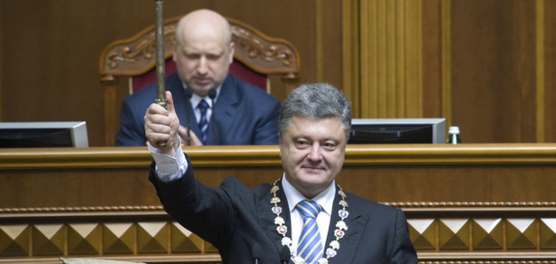 Инаугурационные речи Президентов: Янукович говорил о себе, Порошенко - об Украине