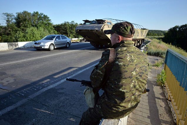 Военное положение принесет Донбассу цензуру, комендантский час и власть силовиков