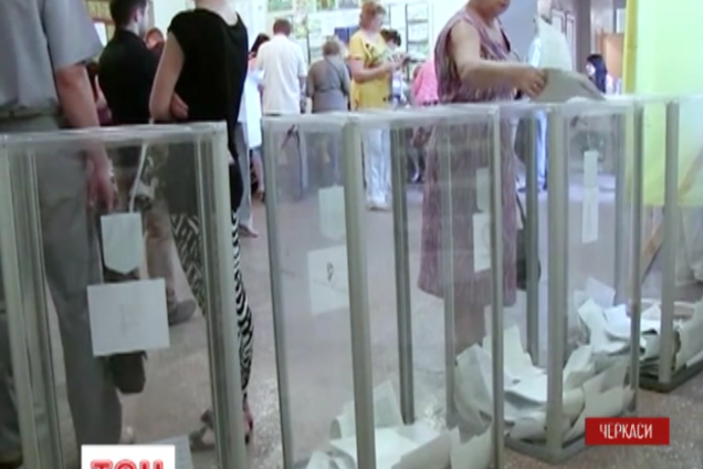 В Черкассах безвластие: местная избирательная комиссия бойкотирует подсчет голосов