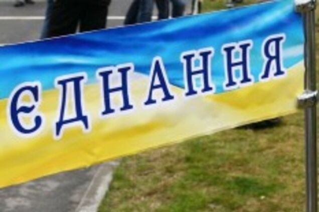 Центральні вулиці Харкова прикрасили прапорами України